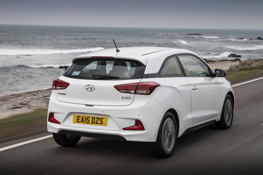  Hyundai i20 Coupe 2015 года  (UK) (фото 10 из 30)